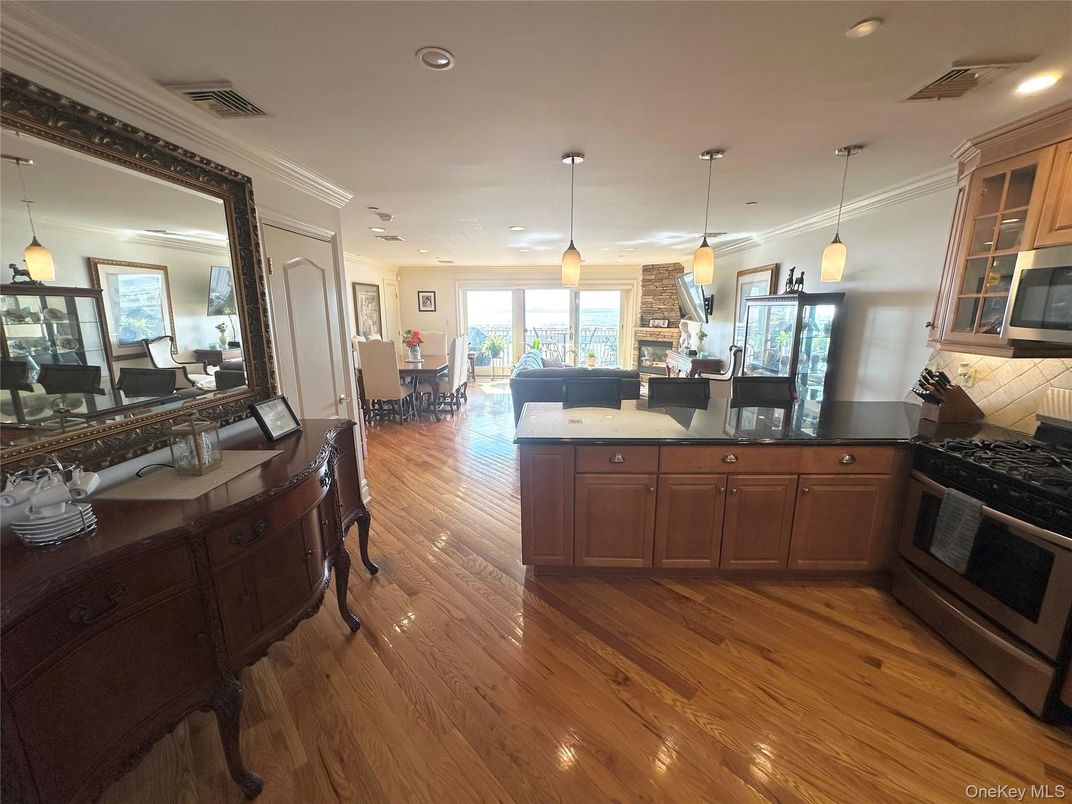 Dining room, Interior, Kitchen, Pendant Lights, Recessed Lighting, Wood Texture Flooring