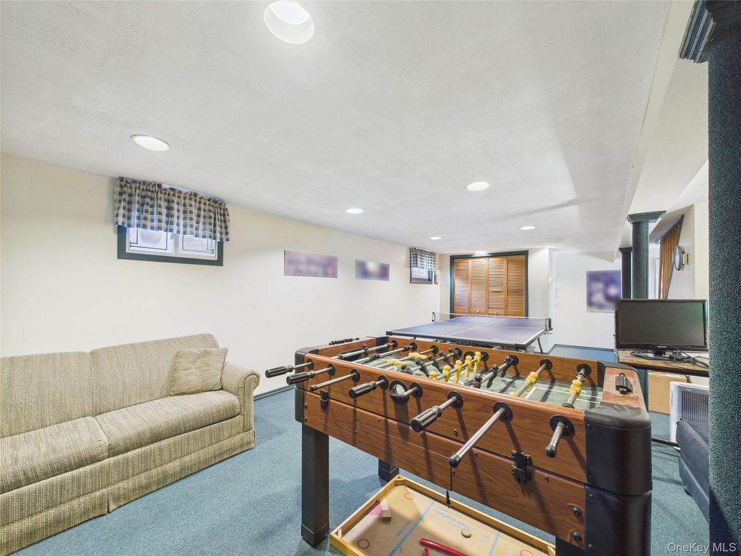 Game Room, Interior, Recessed Lighting