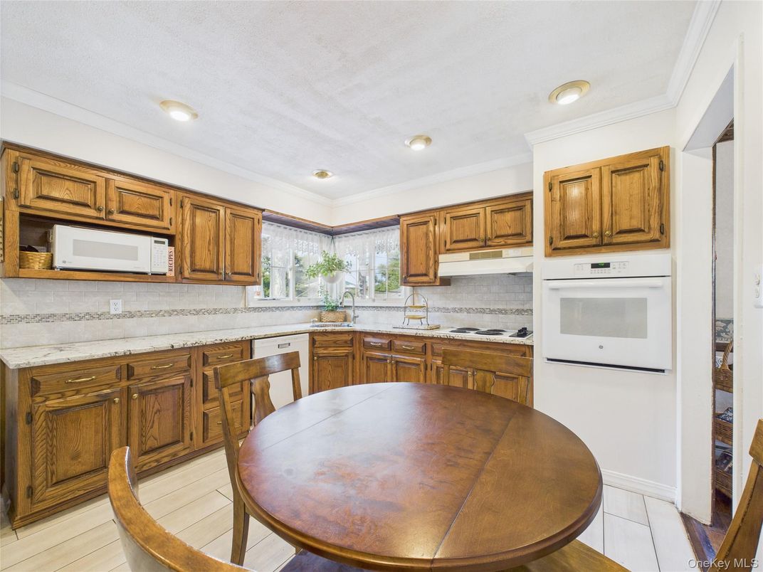 Dining room, Interior, Kitchen, Recessed Lighting, Wood Texture Flooring