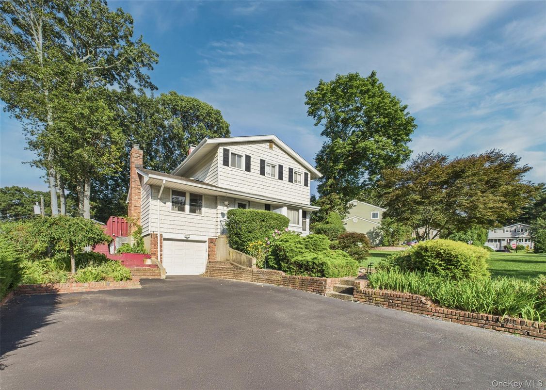 Attached, Exterior, Facade, American Foursquare