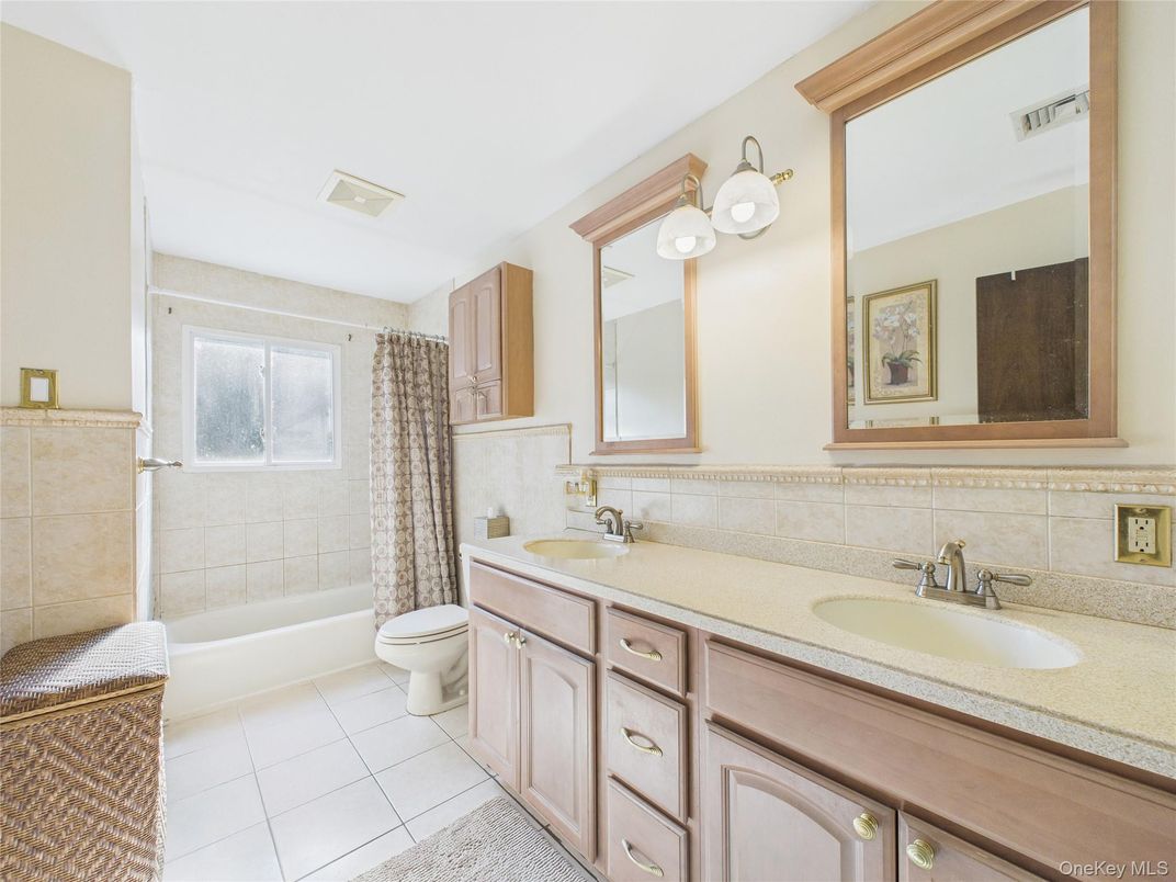 Bathroom, Dual Sink Vanities, Interior
