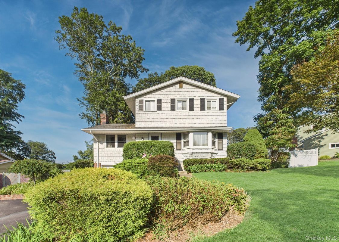 Backyard, Exterior, Facade, American Foursquare