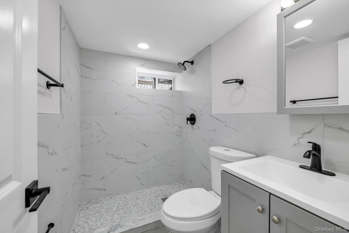 Bathroom, Interior, Marble Walls, Recessed Lighting