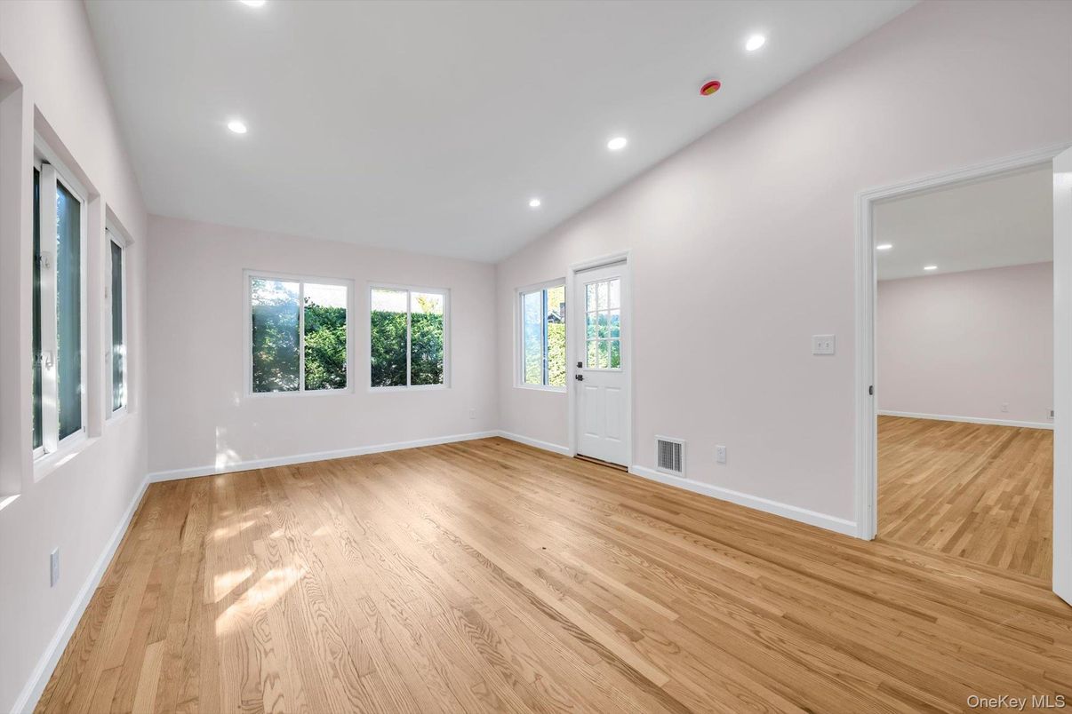 Empty room, Interior, Recessed Lighting, Wood Texture Flooring