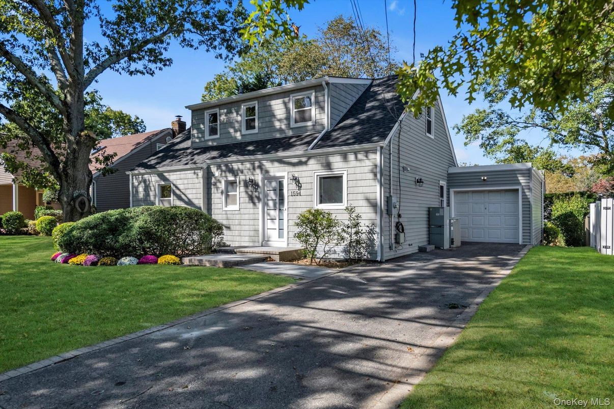 Detached Garage, Exterior, Facade, Cape Cod