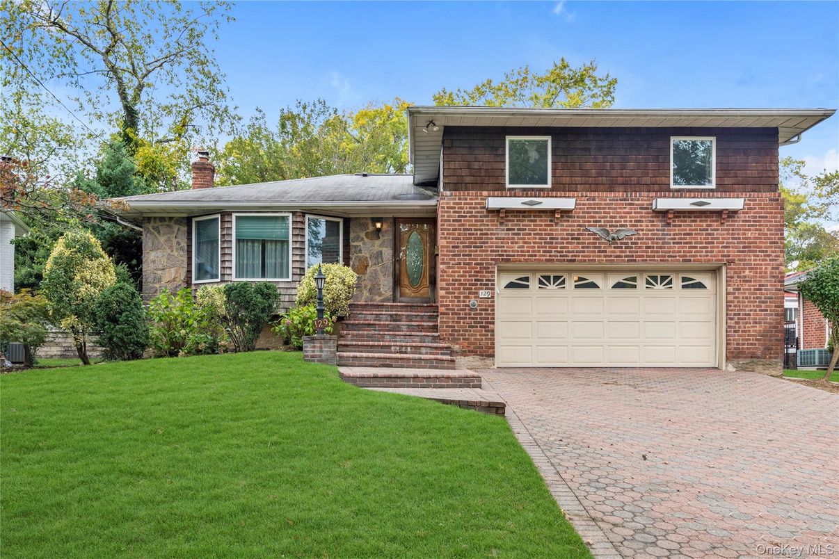 Attached, Exterior, Facade, Brick Facade, Split Level