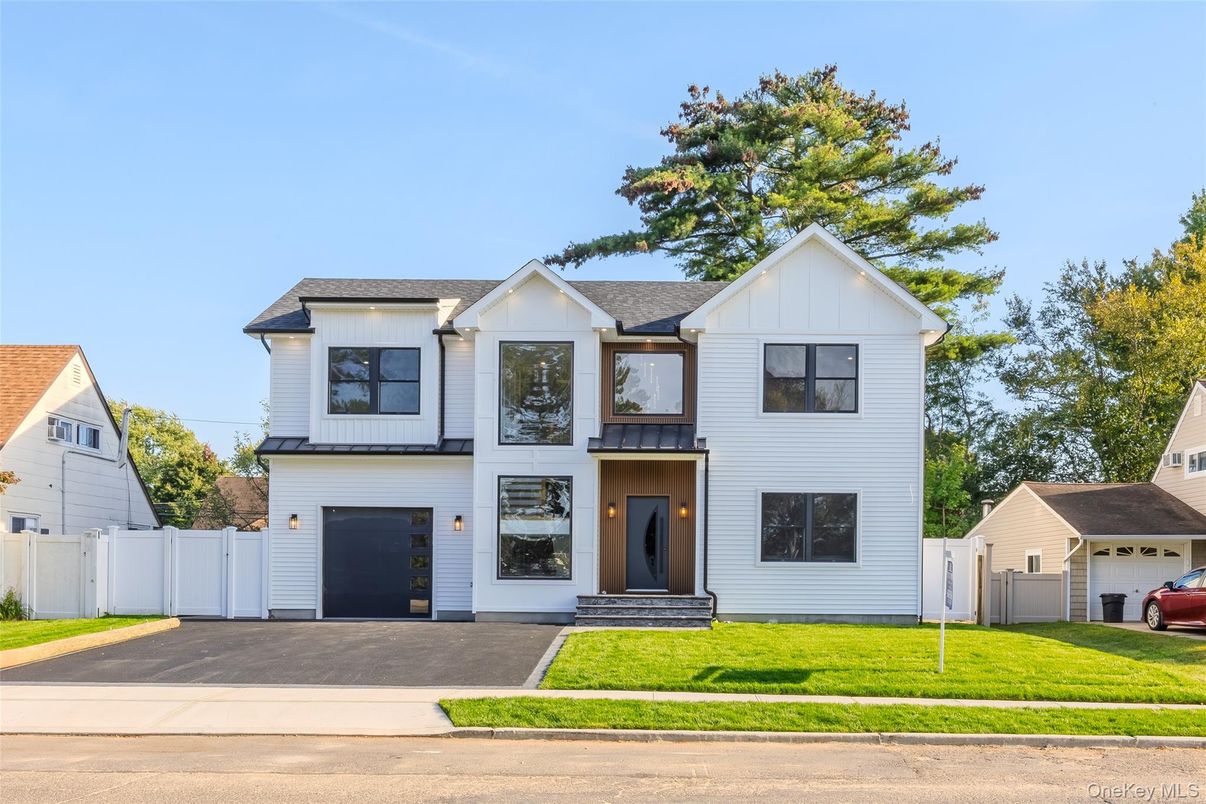 Attached, Exterior, Facade, Farmhouse