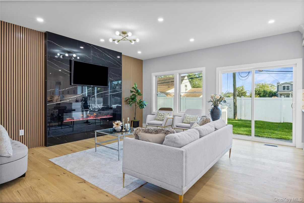 Interior, Living room, Recessed Lighting, Wood Texture Flooring