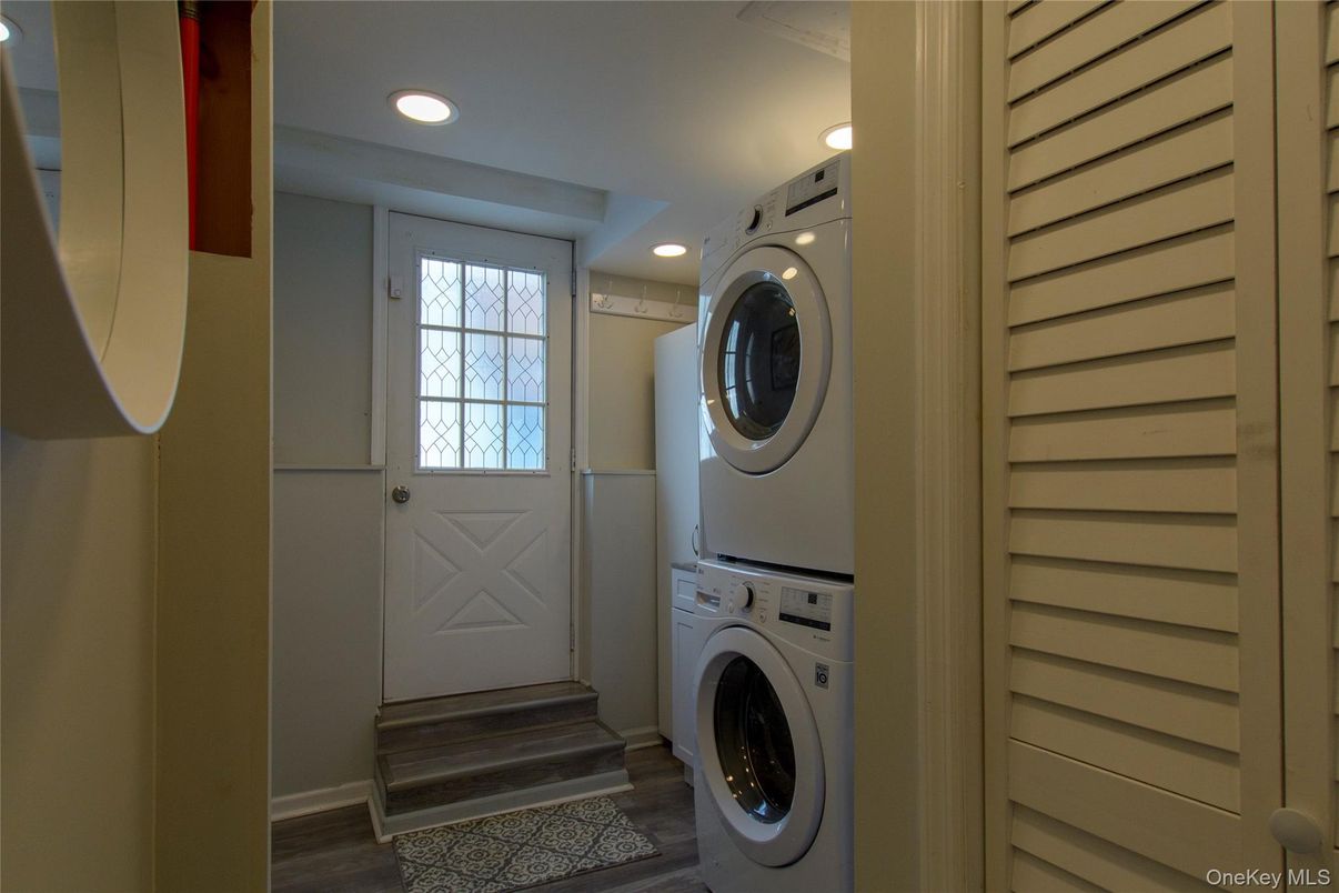 Interior, Recessed Lighting, Utility Closets, Washer, Wood Texture Flooring