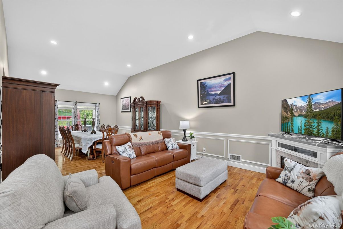 Dining room, Interior, Living room, Recessed Lighting, Wood Texture Flooring