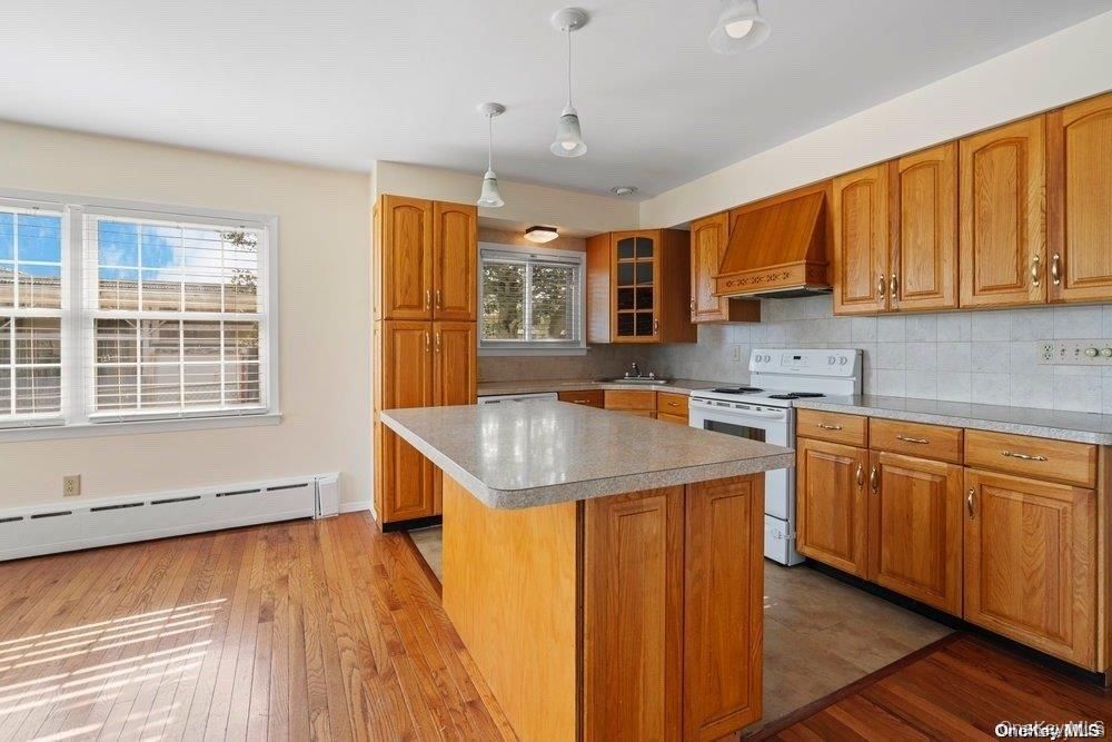 Interior, Kitchen, Pendant Lights, Wood Texture Flooring
