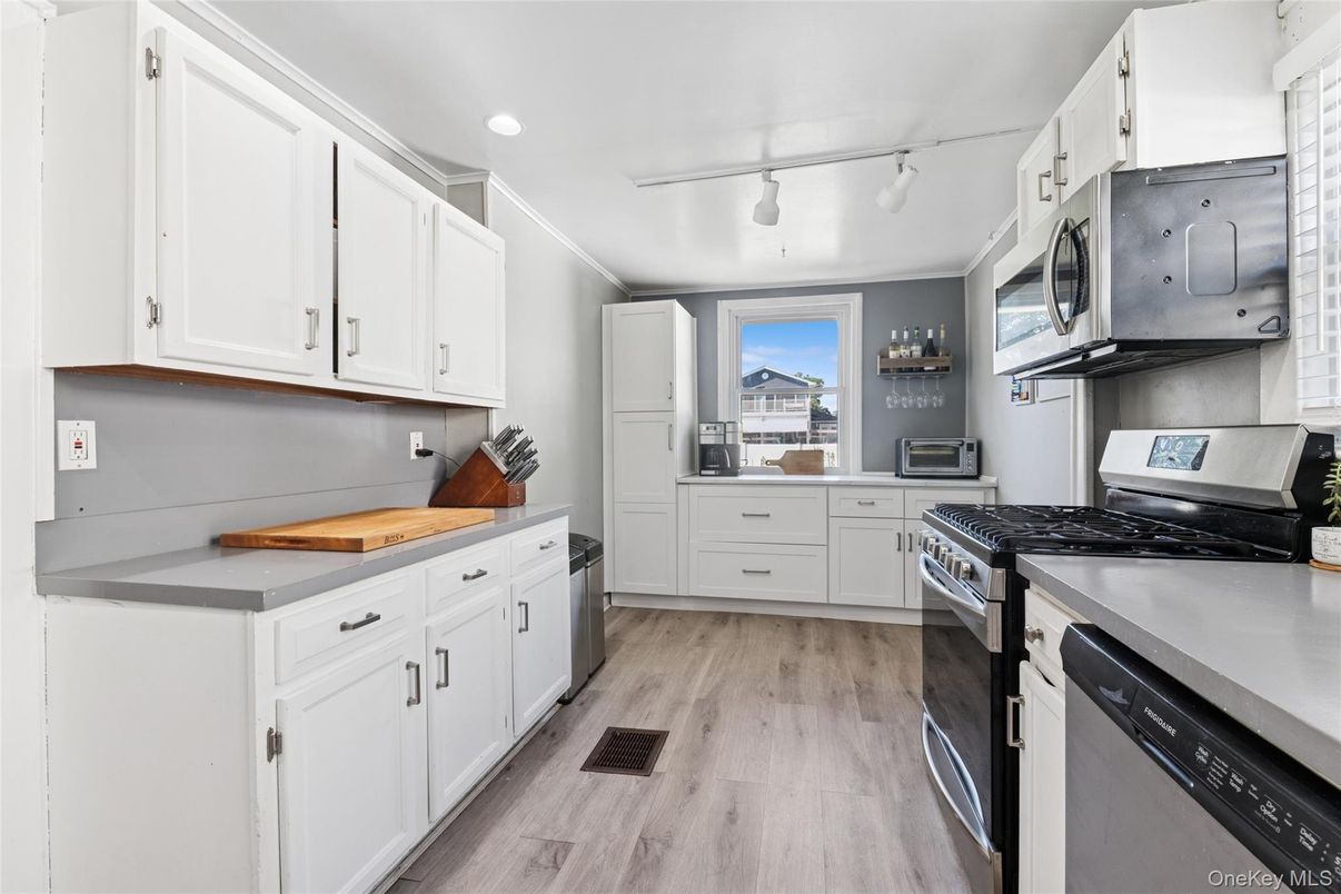 Interior, Kitchen, Recessed Lighting, Wood Texture Flooring