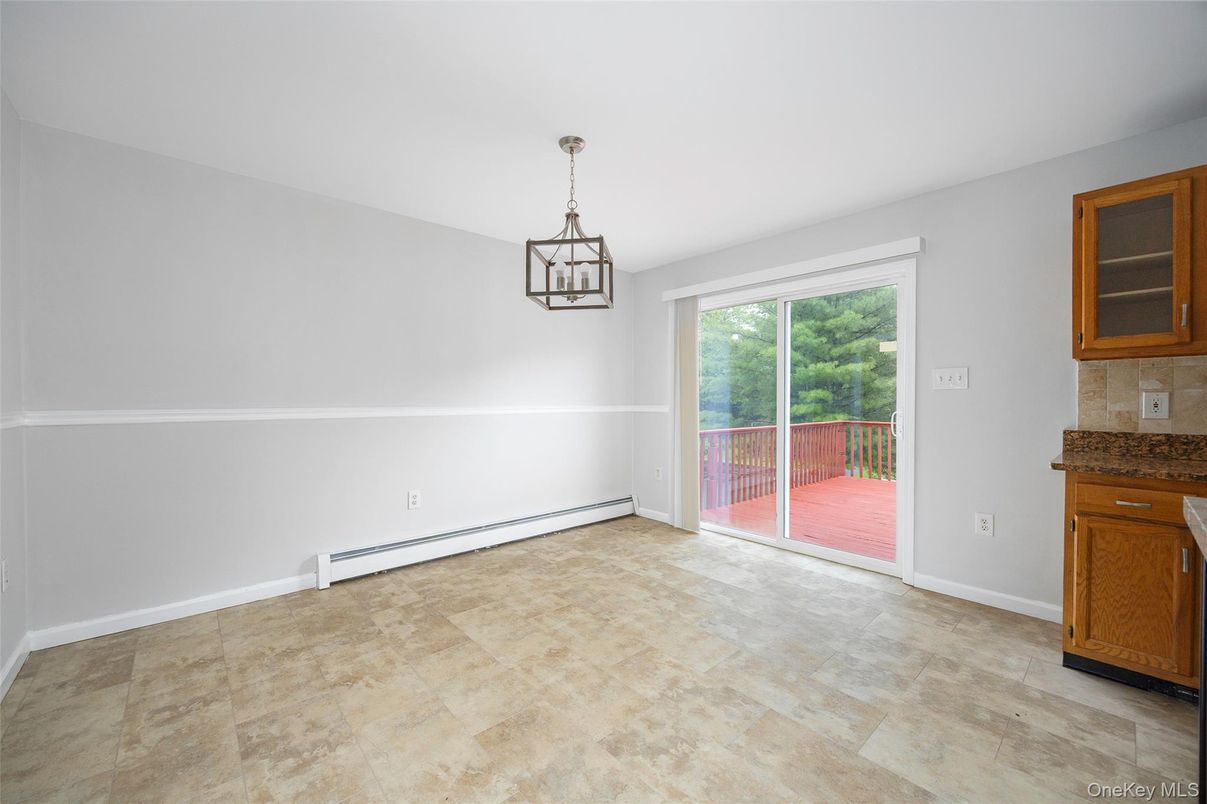 Empty room, Interior, Pendant Lights