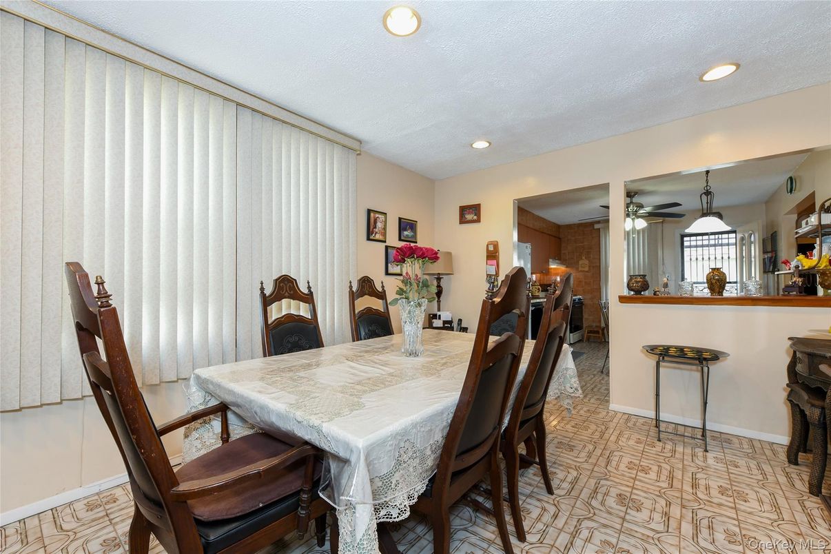 Dining room, Interior, Recessed Lighting