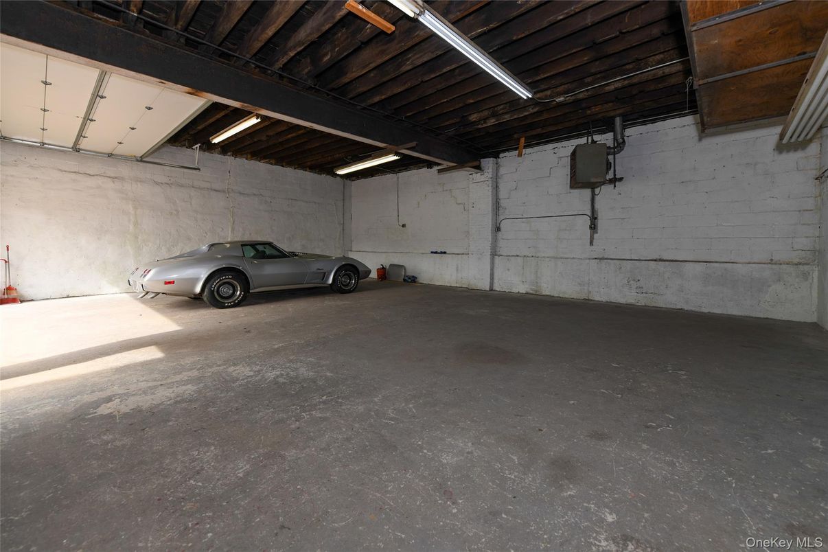 Garage, Interior