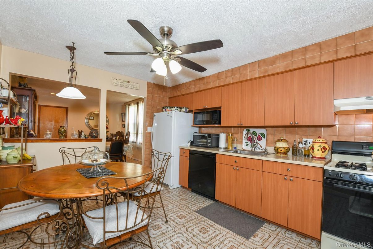 Dining room, Interior, Kitchen, Pendant Lights