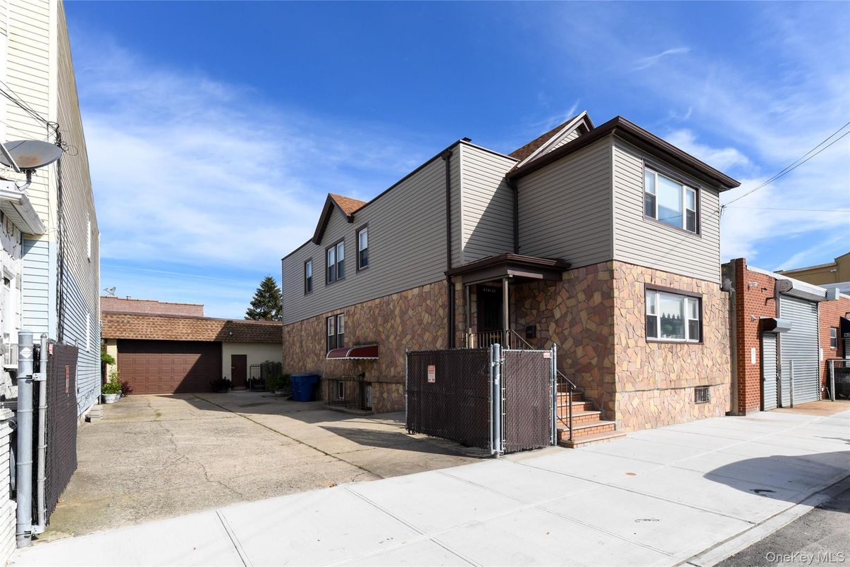 Exterior, Facade, Brick Facade, Rowhouse