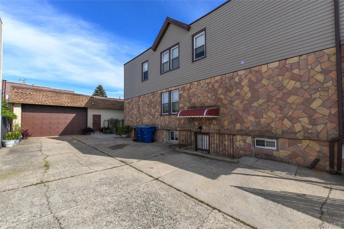 Detached Garage, Exterior