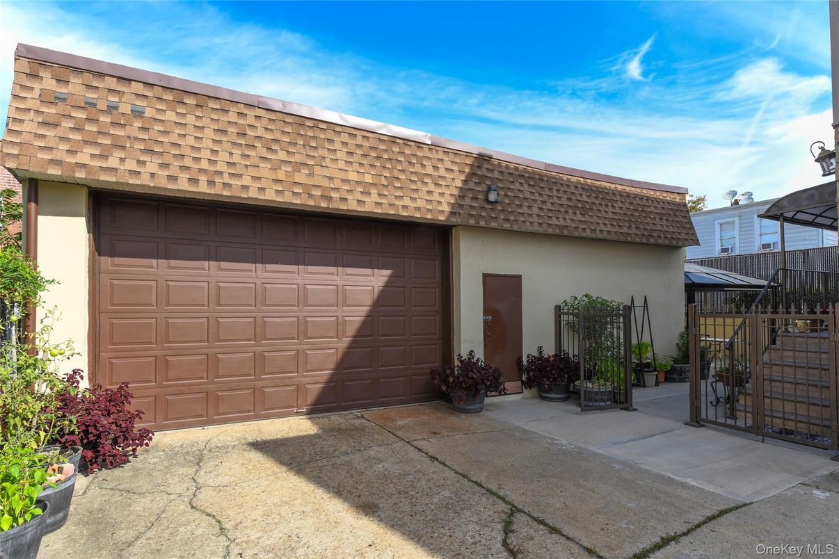 Detached Garage, Exterior