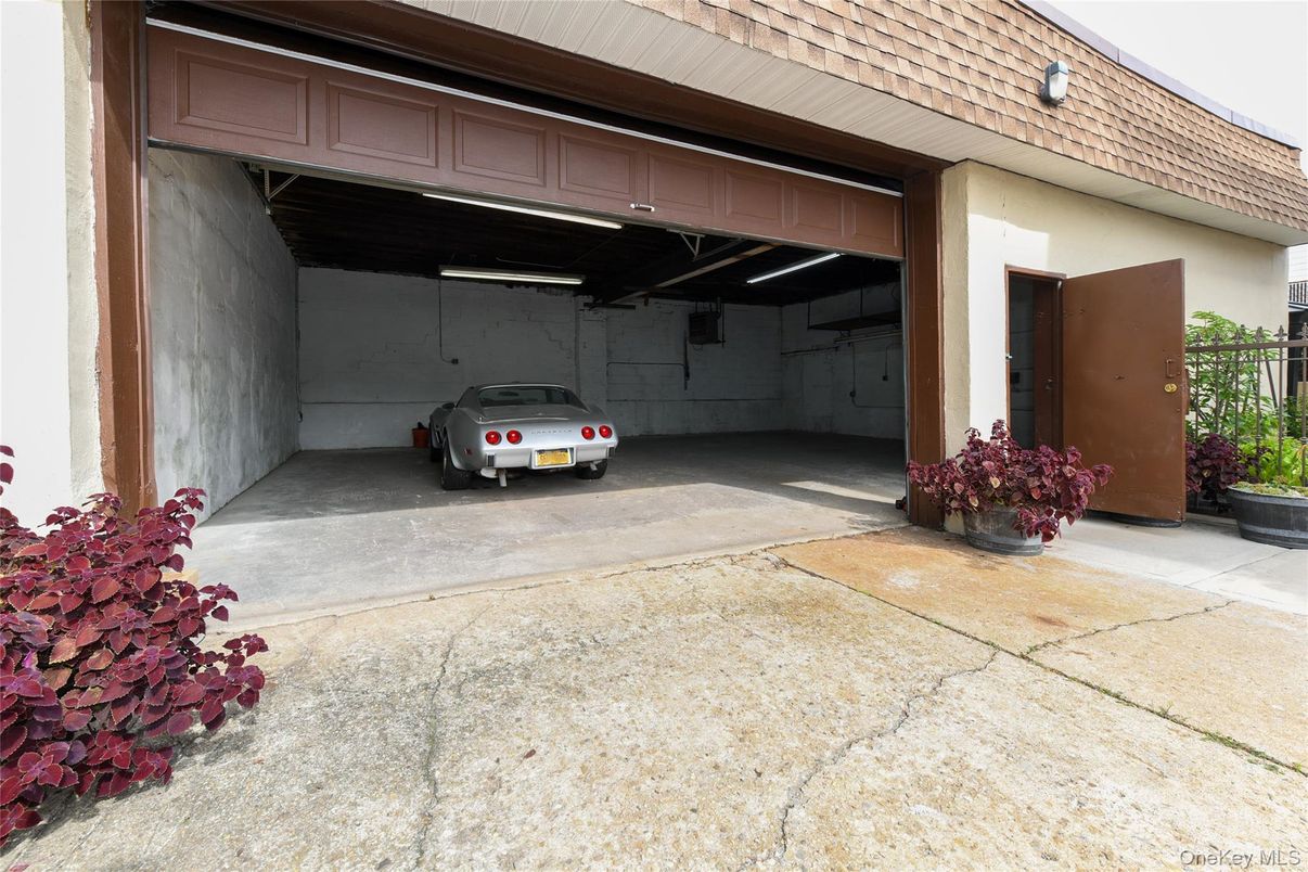 Detached Garage, Exterior