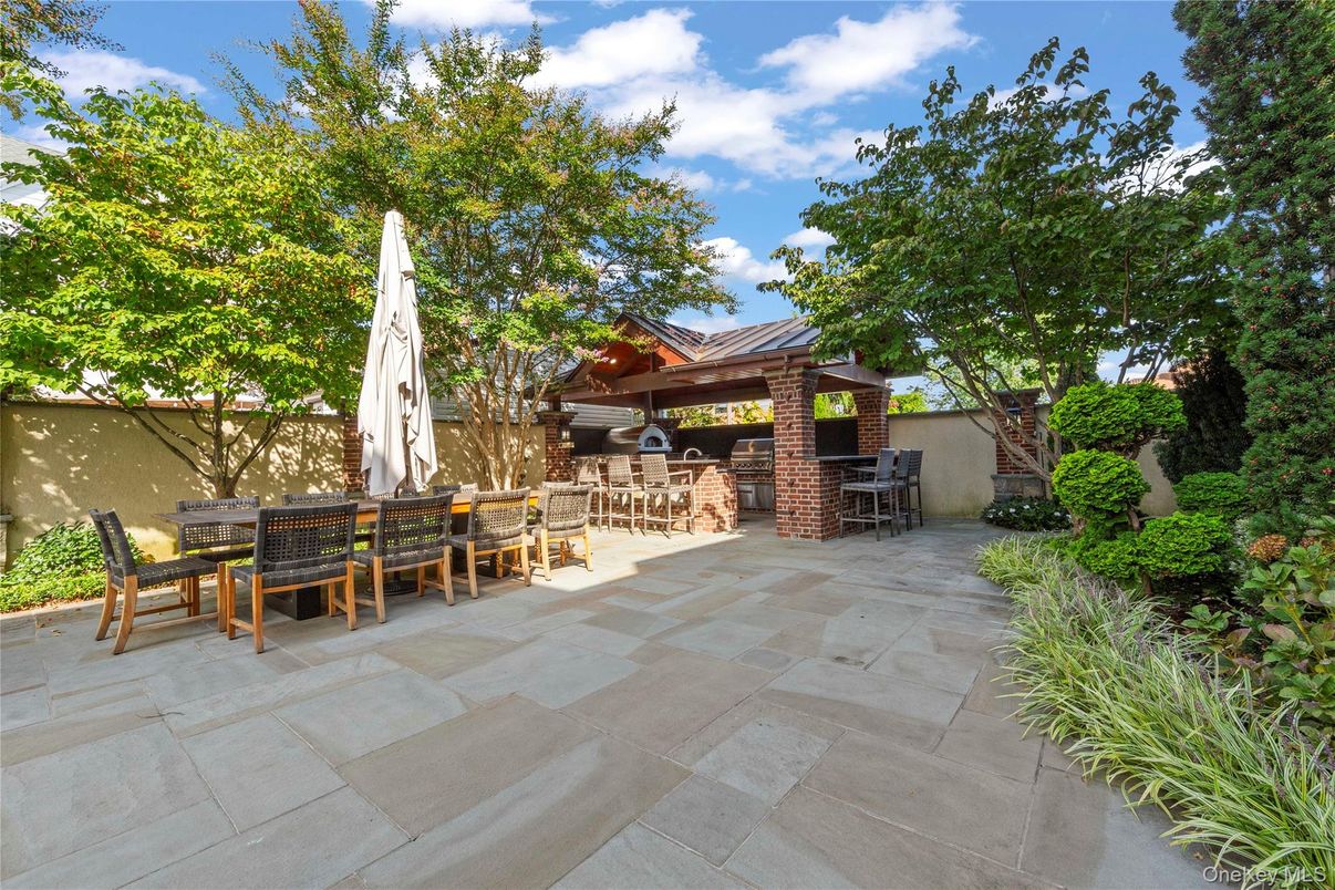 Exterior, Outdoor Kitchen