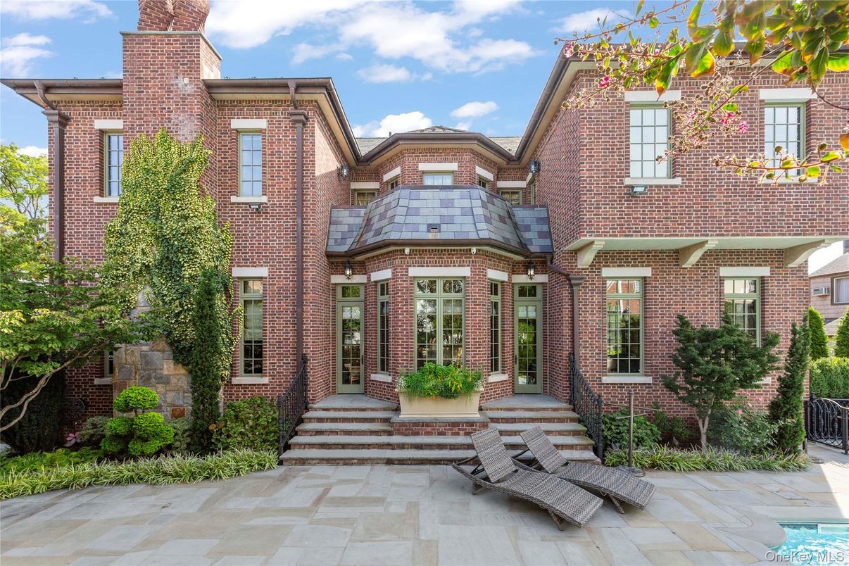 Exterior, Facade, Brick Facade, Rowhouse