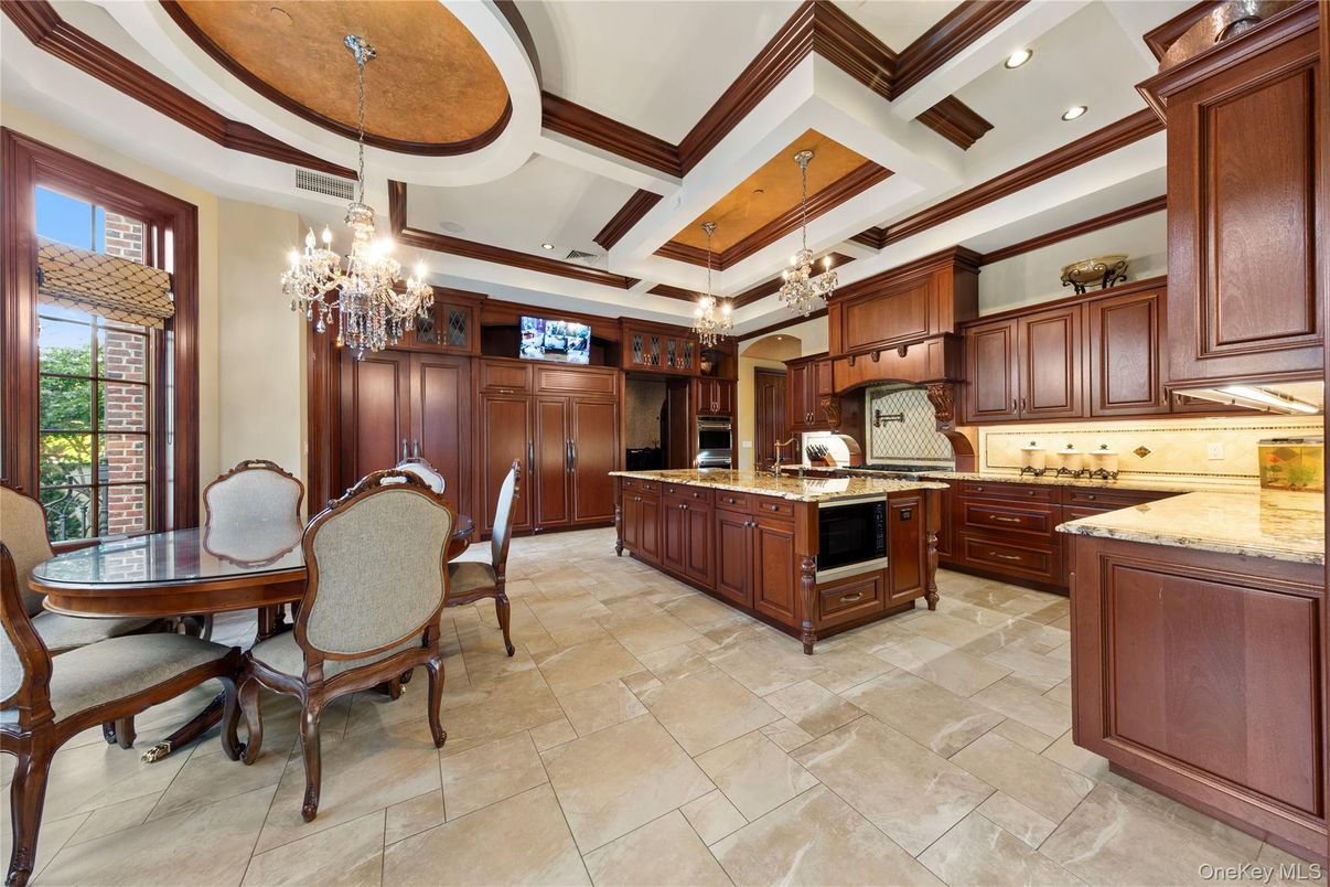 Chandelier, Dining room, Interior, Kitchen, Pendant Lights, Recessed Lighting, Stainless Steel Appliances, Wooden Beams