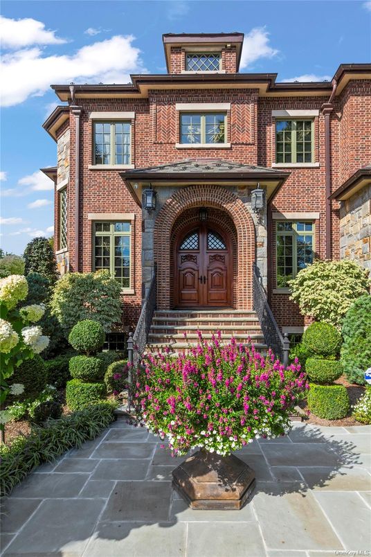 Exterior, Facade, Brick Facade, Rowhouse