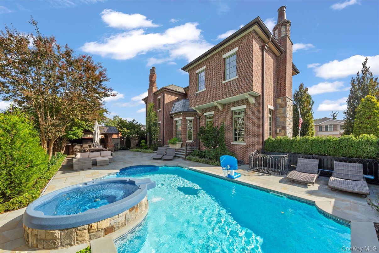 Exterior, Pool