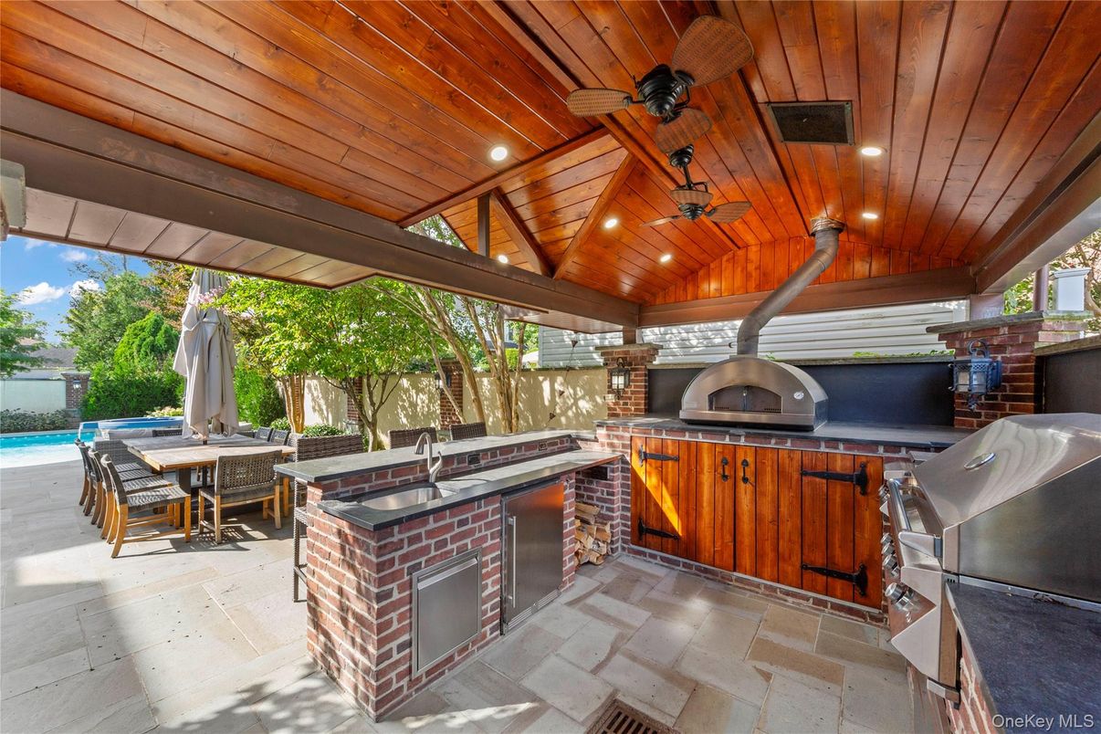 Exterior, Outdoor Kitchen