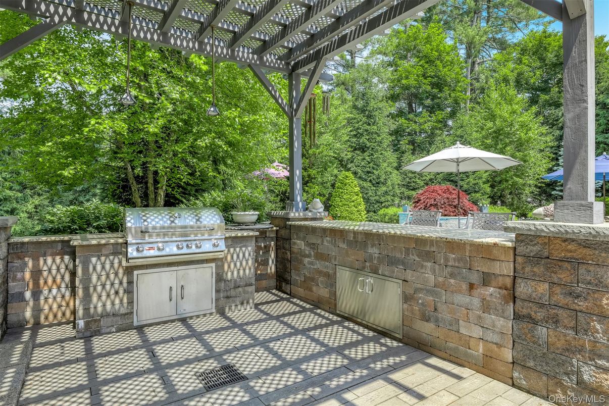 Exterior, Outdoor Kitchen