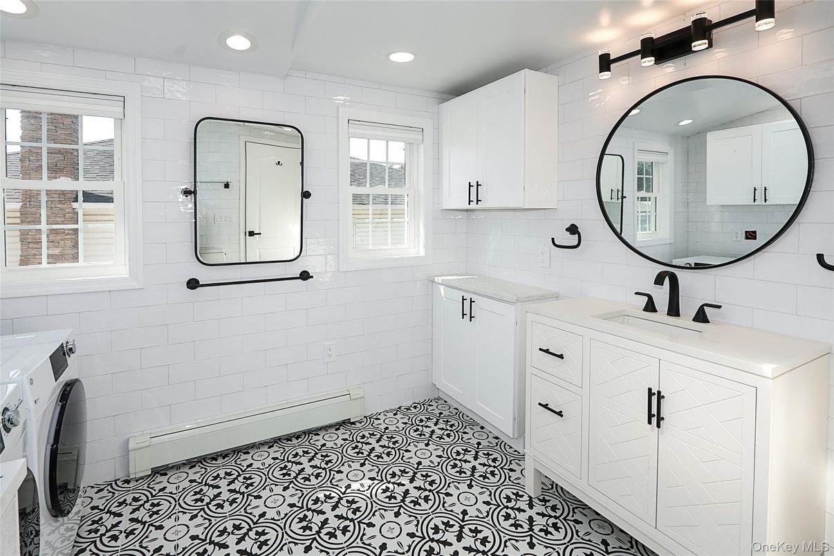 Bathroom, Dual Sink Vanities, Interior, Recessed Lighting