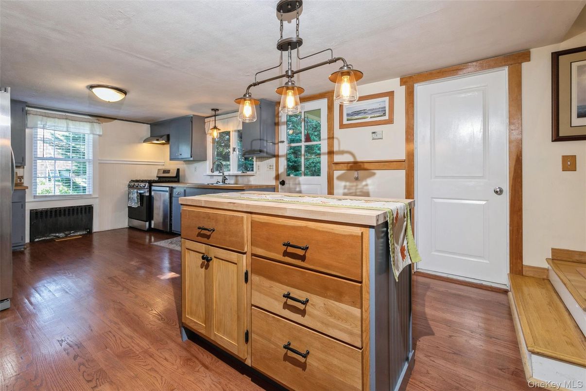 Interior, Kitchen, Pendant Lights, Wood Texture Flooring