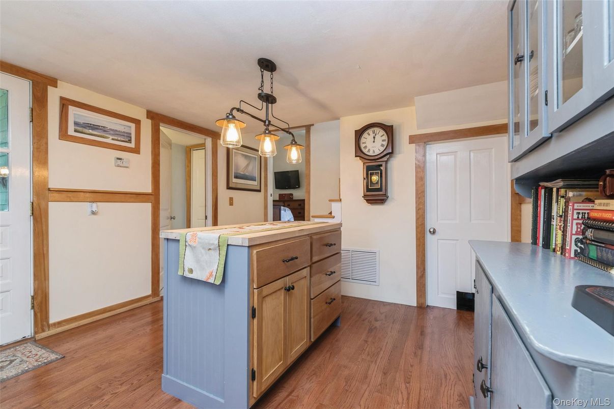 Interior, Kitchen, Pendant Lights, Wood Texture Flooring