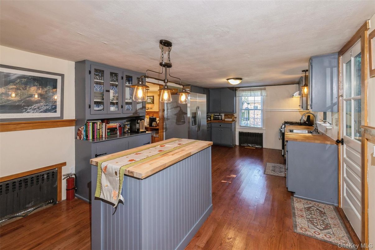 Interior, Kitchen, Pendant Lights, Wood Texture Flooring