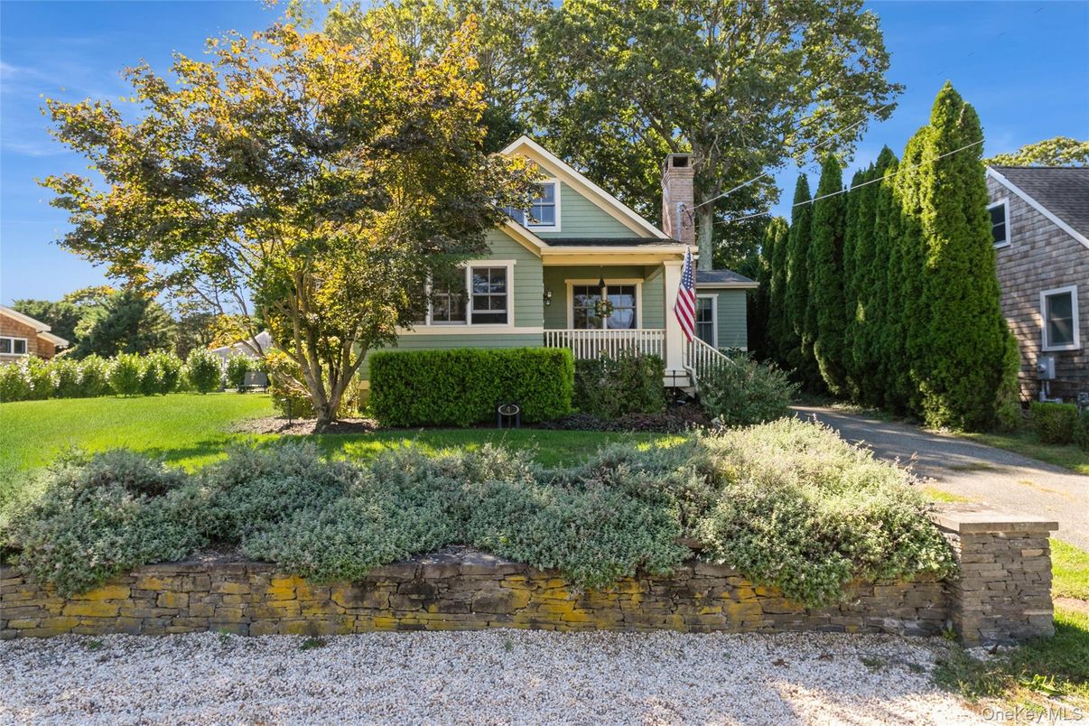 Backyard, Exterior, Facade, Queen Anne Victorian
