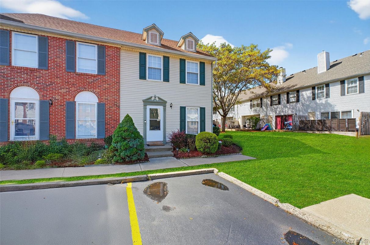 Backyard, Exterior, Facade, Brick Facade, Georgian