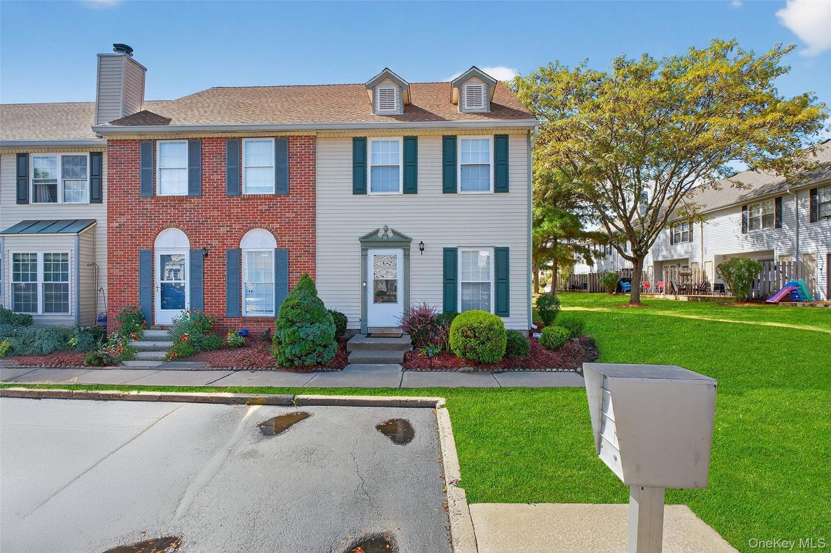 Backyard, Exterior, Facade, Brick Facade, Georgian