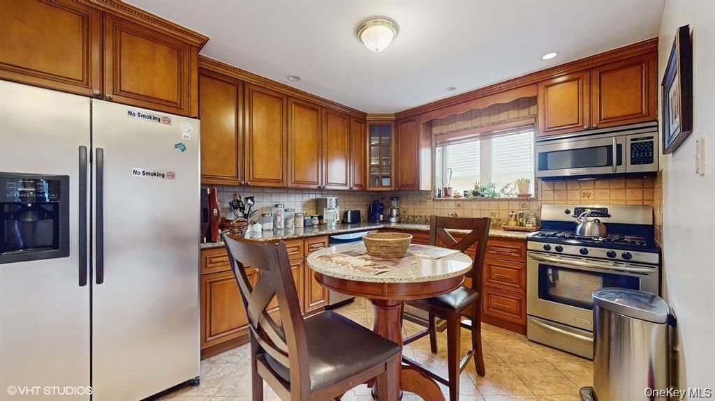 Dining room, Interior, Kitchen, Recessed Lighting, Stainless Steel Appliances