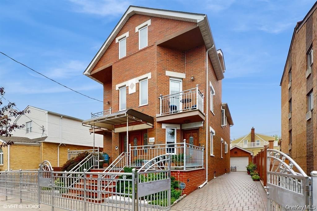 Exterior, Facade, Brick Facade, Rowhouse