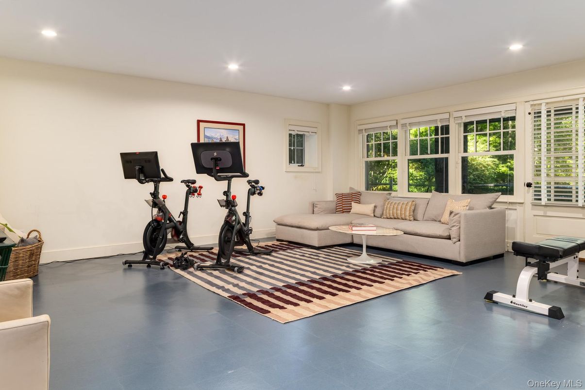 Fitness Equipment, Interior, Living room, Recessed Lighting
