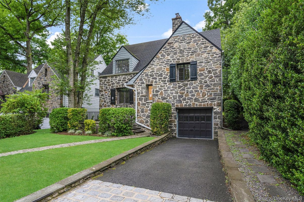 Attached, Exterior, Facade, Tudor Revival