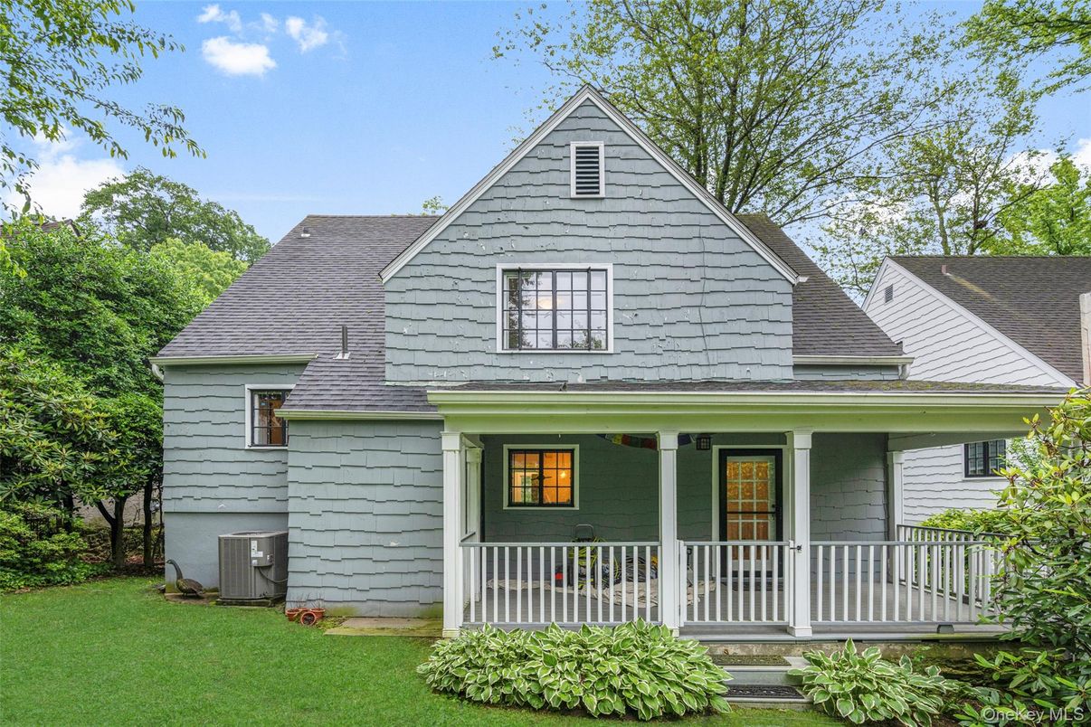 Exterior, Facade, Farmhouse
