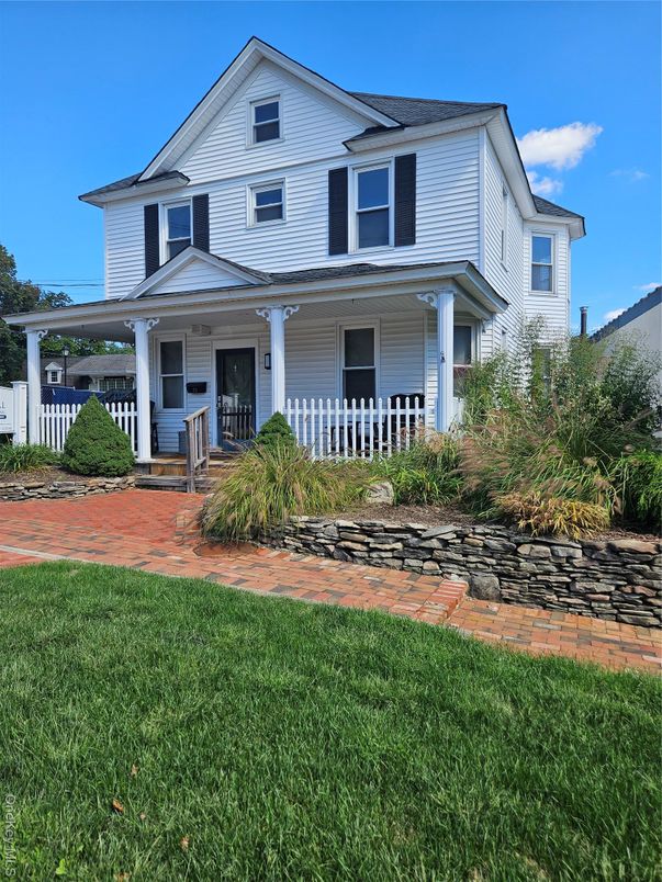 Exterior, Facade, Farmhouse