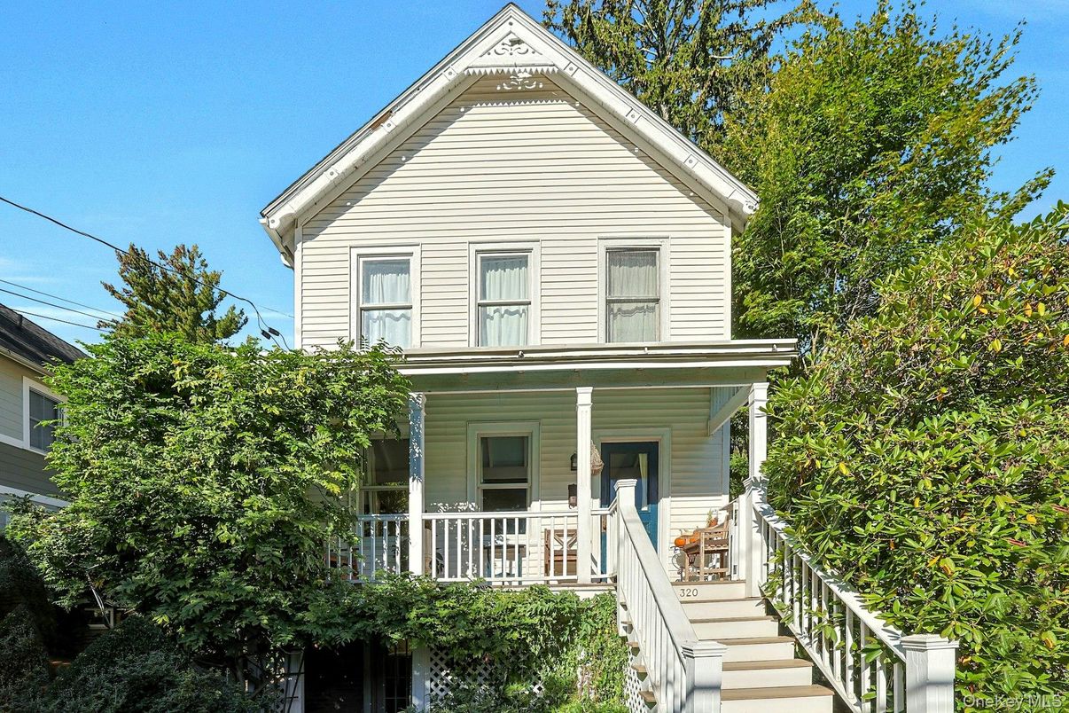 Exterior, Facade, Queen Anne Victorian