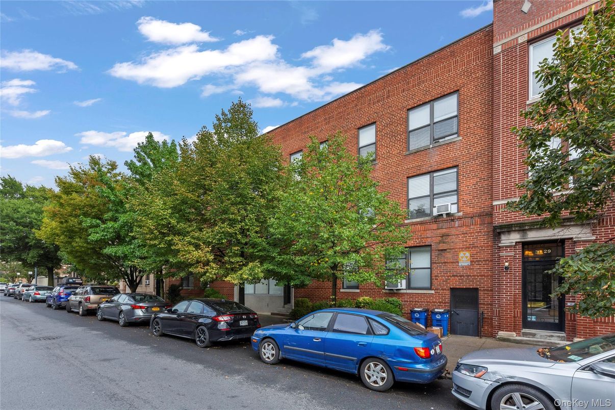 Exterior, Facade, Brick Facade, Rowhouse