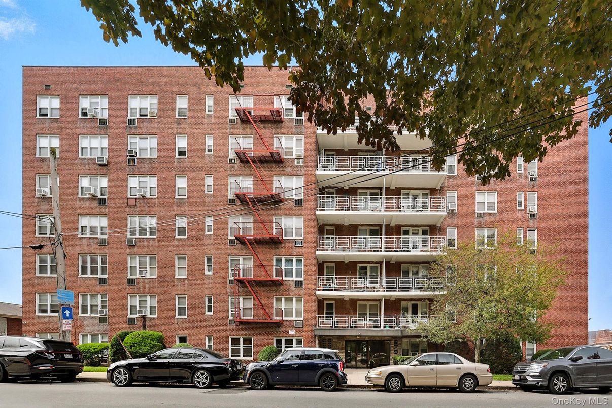 Exterior, Facade, Condo Building