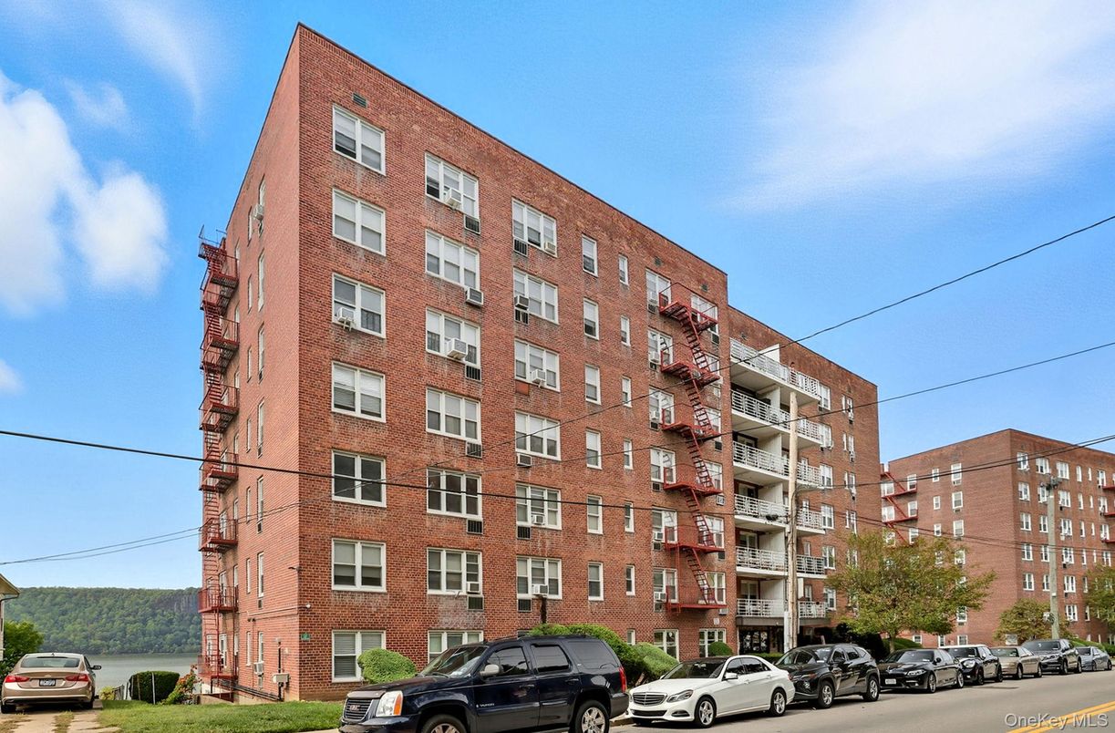 Exterior, Facade, Condo Building