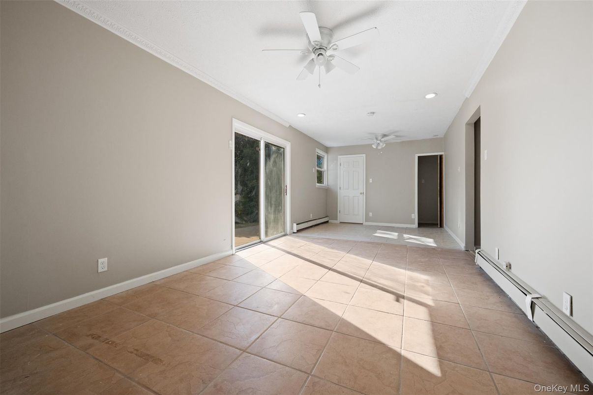 Empty room, Interior, Recessed Lighting