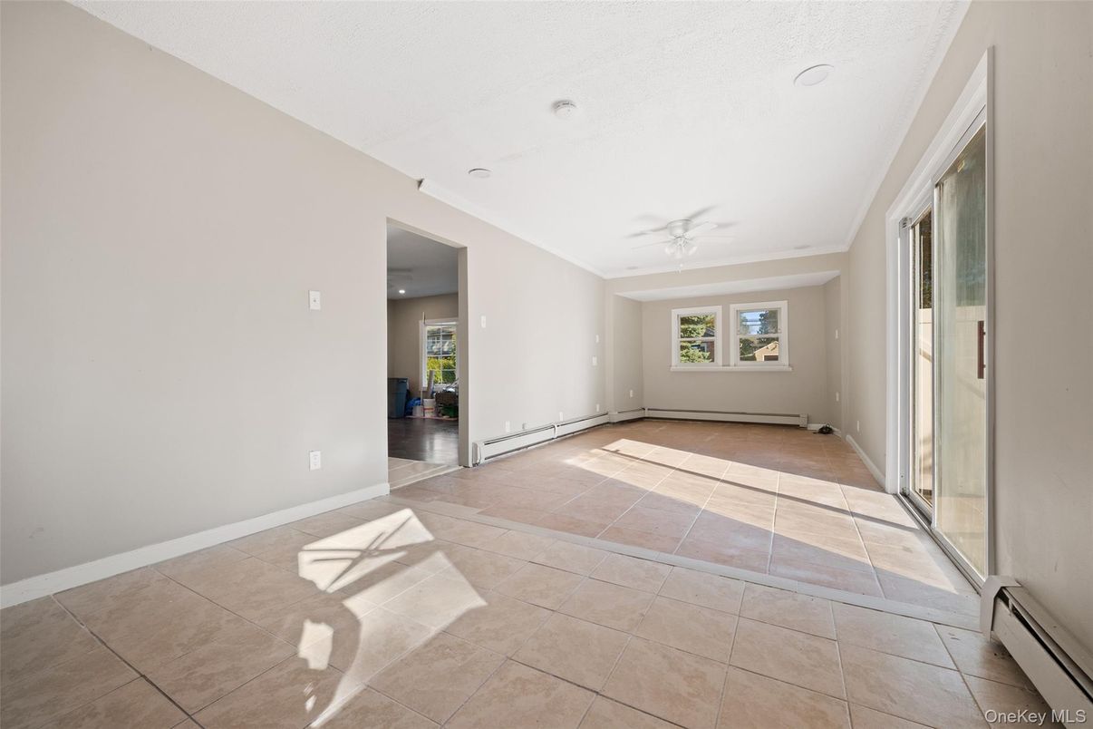 Empty room, Interior, Recessed Lighting